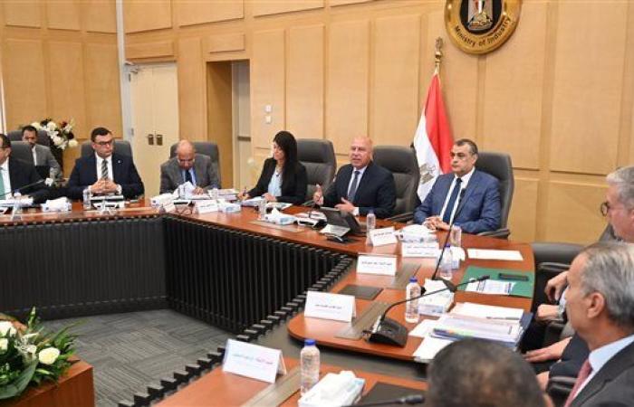"الصناعة": توجيه رئاسي بتخصيص حافز للمستثمرين الراغبين في الاستثمار بالصناعات الواعدة