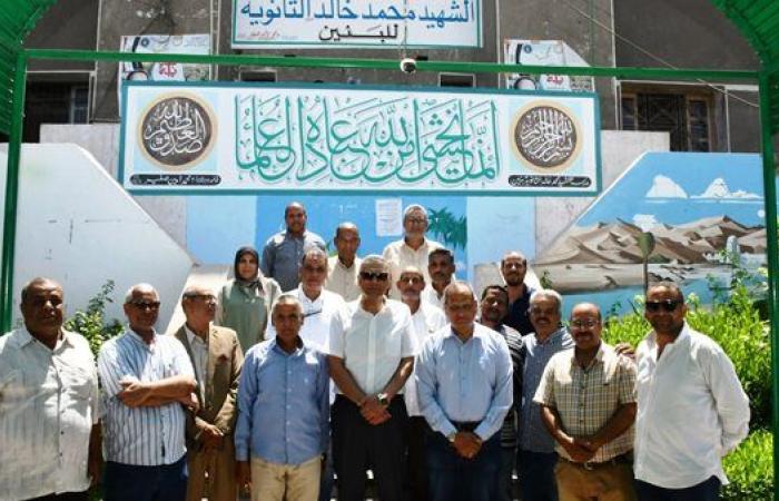 محافظ أسوان يتفقد عددا من مدارس كوم أمبو لمتابعة الجاهزية التعليمية