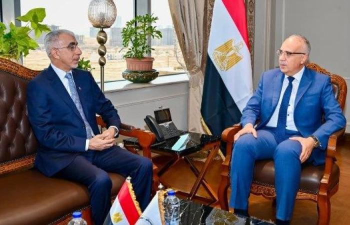 وزير الري يلتقي نظيره البحريني لبحث تعزيز التعاون المائي في معالجة المياه