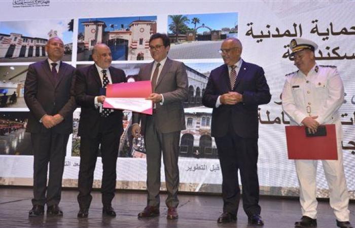 وزير الثقافة ومحافظ القاهرة يكرمان الفائزين بجوائز التنسيق الحضاري