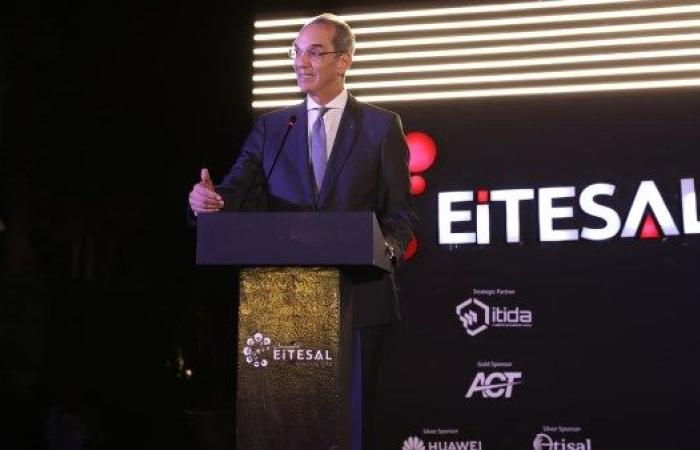 وزير الاتصالات: مصر تستهدف رفع مساهمة الذكاء الاصطناعي إلى 7.7% بحلول 2030