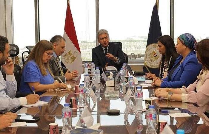 وزير السياحة يلتقي مجموعة من المؤثرين وأصحاب المحتوى الرقمي المصريين لبحث سبل التعاون