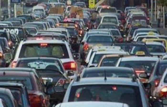 كثافات مرورية بمحاور وميادين القاهرة والجيزة.. تفاصيل