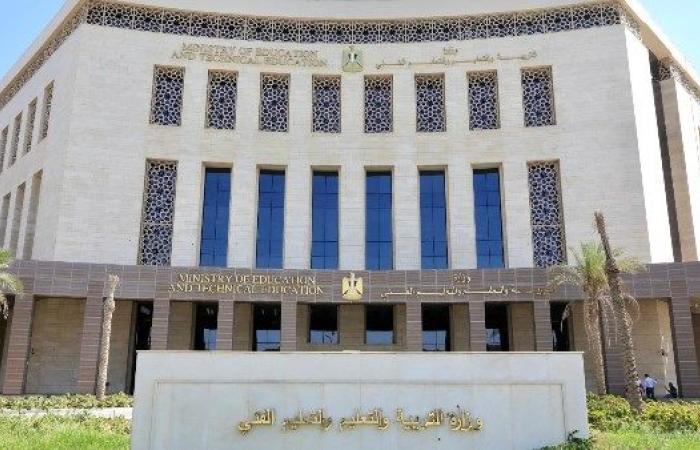 التعليم تنفي توجيه طلاب الثانوية للالتحاق بنظام البكالوريا