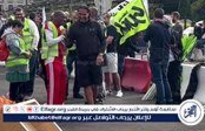 المتظاهرون في باريس ينشدون أغاني على أنغام "كاتيوشا"