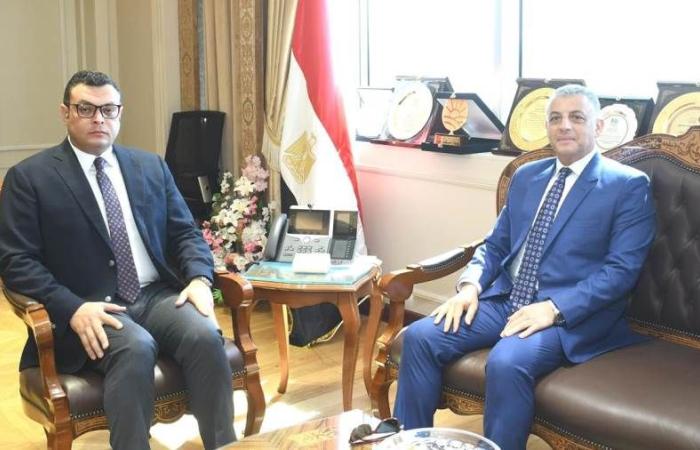 وزير الإسكان ومحافظ الإسماعيلية يتابعان عددا من ملفات العمل المشتركة