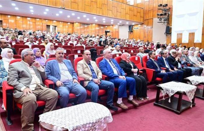 "حتاتة" يشهد احتفالية تكريم المتفوقين من أبناء أعضاء هيئة التدريس والإداريين بجامعة الفيوم