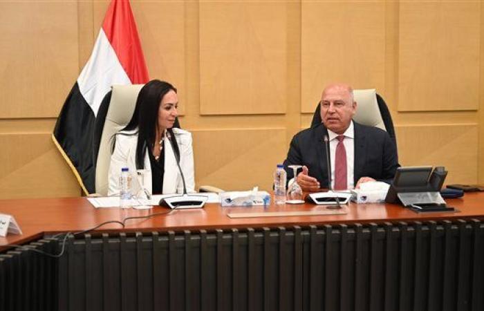 وزير الصناعة والنقل ووزيرة التضامن يوقعان بروتوكول تعاون لرعاية المسنين المحالين للتقاعد