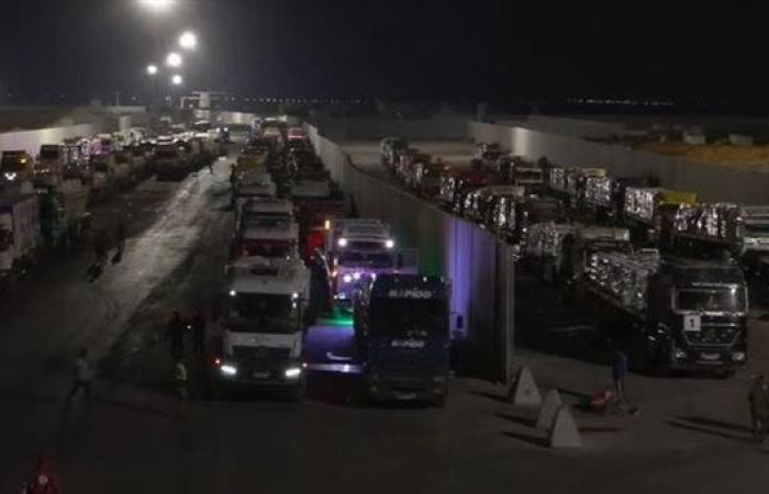 القاهرة الإخبارية: اصطفاف قافلة المساعدات الأربعين استعدادًا لتحركها من مصر إلى قطاع غزة
