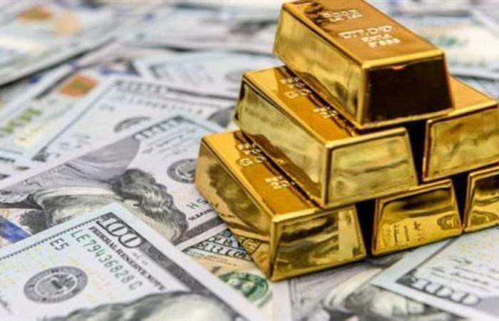 خفض الفائدة الأمريكية.. هل يفتح الباب لضعف الدولار وانطلاقة قياسية للذهب؟