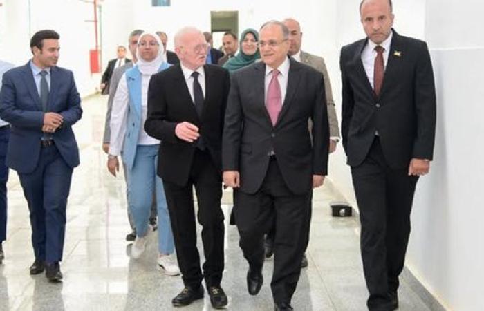 رئيس هيئة الدواء يؤكد الالتزام بتعزيز صناعة المستلزمات الطبية محليًا