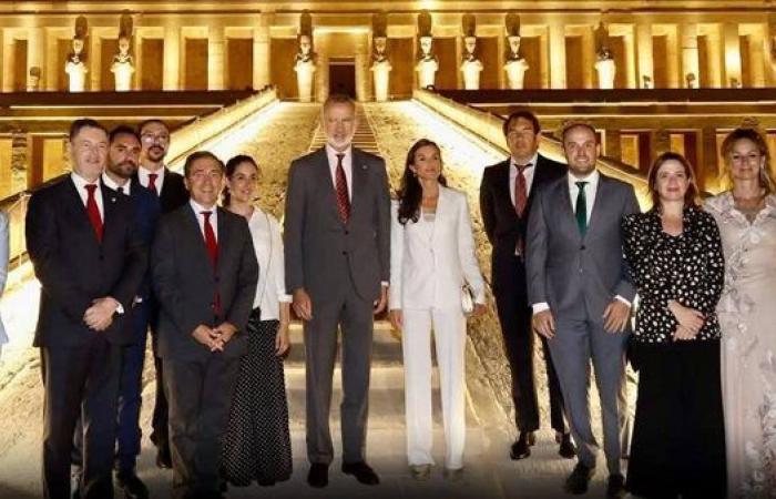 الملك والملكة الإسبانيان يضيئان معبد حتشبسوت في زيارة تاريخية بالأقصر