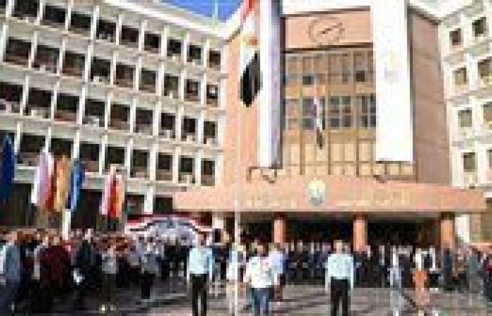 بتحية العلم.. رئيس جامعة أسيوط يعلن انطلاق العام الجامعي الجديد وسط أجواء احتفالية
