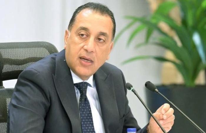 رئيس الوزراء يصل إلى "القنطرة غرب الصناعية" لافتتاح أولى مشروعاتها