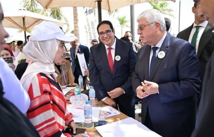 وزير التعليم العالي يفتتح أول عام دراسي بجامعة القاهرة الأهلية