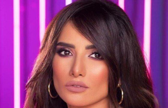 «كله بيبان حلو في الأول».. زينة تشوق جمهورها لمسلسل «ورد وشيكولاتة»| فيديو