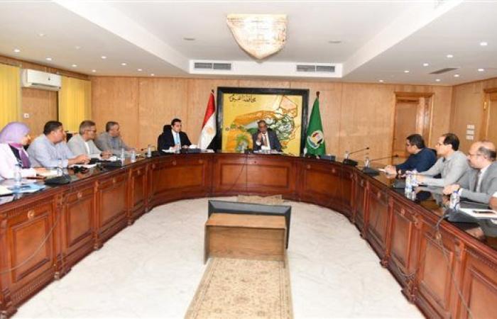 خلال اجتماعه.. محافظ الفيوم يؤكد على تسريع وتيرة العمل للانتهاء من جميع الملفات