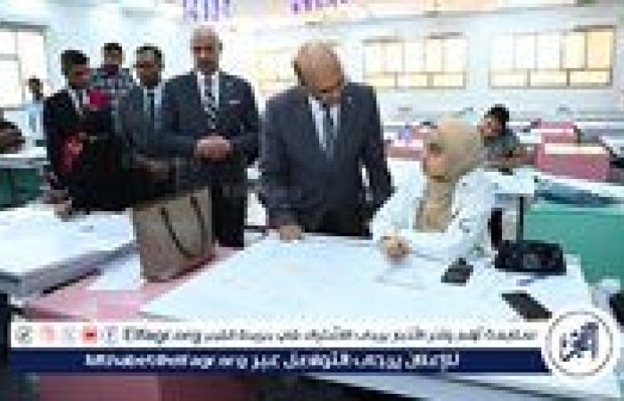 رئيس جامعة أسيوط يتابع سير العملية التعليمية في أول أيام العام الجامعي الجديد