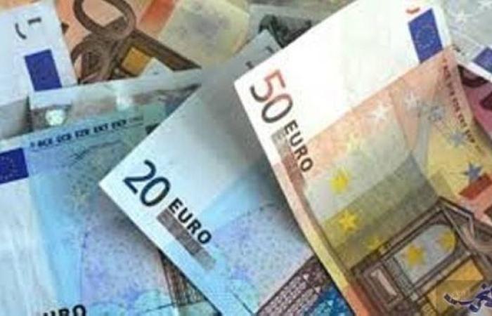 أداء الدرهم يتحسن واستقرار في احتياطيات العملة الصعبة