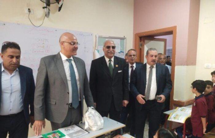محافظ القليوبية يتفقد عدداً من المدارس لمتابعة انتظام الدراسة في أول أيامها