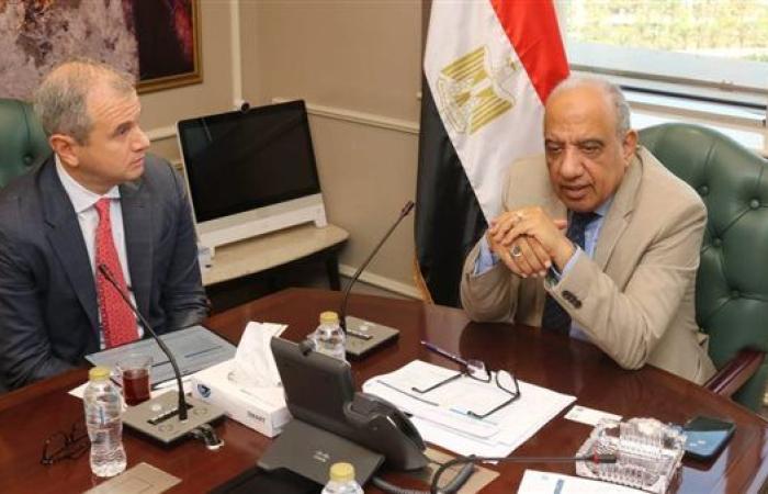وزير الكهرباء يبحث مع "الكازار" الإماراتية تنفيذ مشروع طاقة رياح بقدرة 2000 ميجاوات