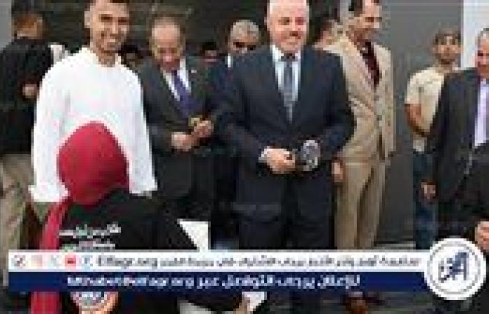 رئيس جامعة قناة السويس وطلاب من أجل مصر يستقبلون الطلاب الجدد والقدامى