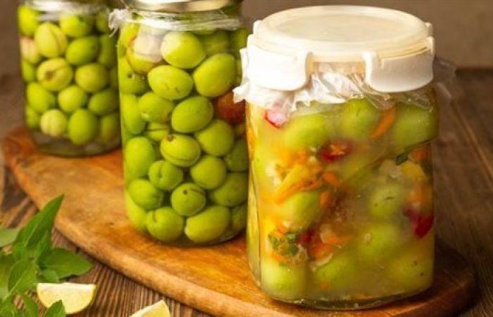 سهلة وسريعة.. أفضل طريقة لتخليل الزيتون قبل شهر رمضان