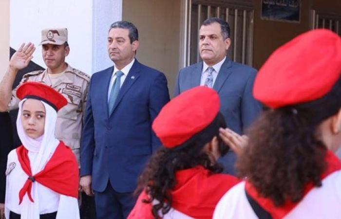 محافظ دمياط يتفقد سير اليوم الدراسي في 3 مدارس