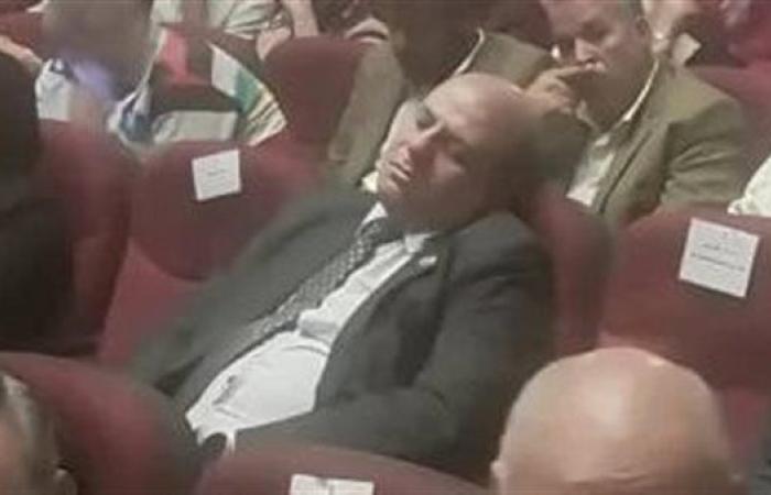 وكيل وزارة التربية والتعليم بقنا يوضح حقيقة الصورة المتداولة