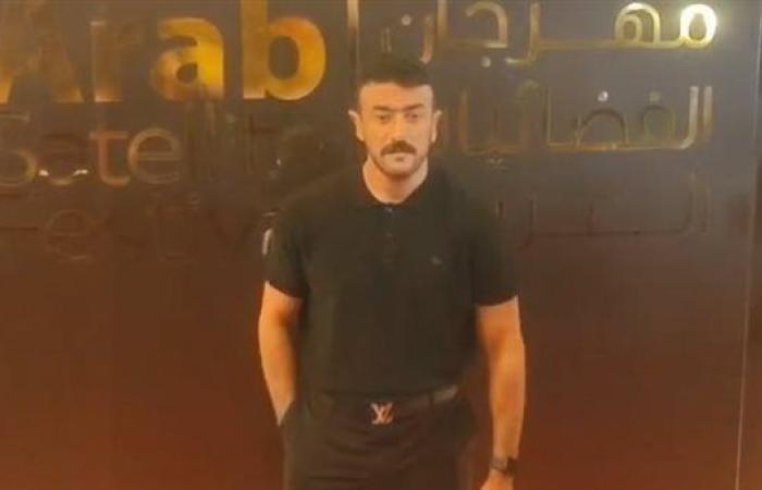 لحظة وصول أحمد العوضي وعمرو يوسف إلى مهرجان الفضائيات العربية