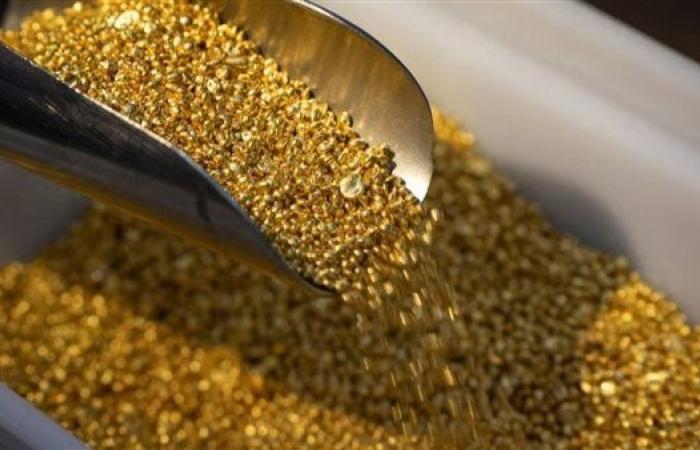 الذهب يستقر قرب أعلى مستوى قياسي مع انتظار تصريحات مسؤولي الاحتياطي الفيدرالي