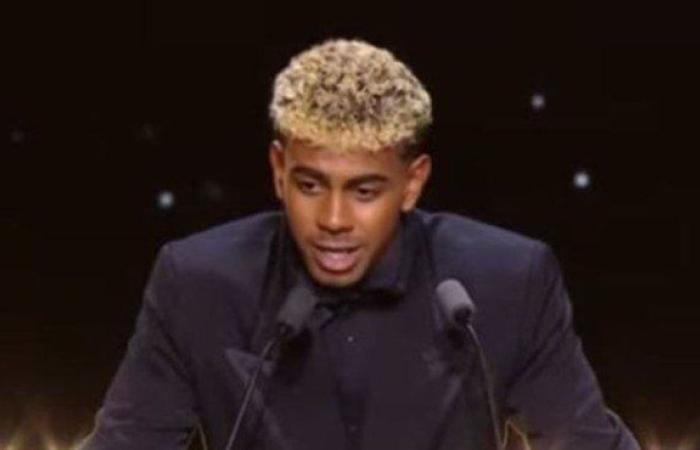 لامين يامال يفوز بجائزة أفضل لاعب شاب في حفل جوائز الكرة الذهبية 2025