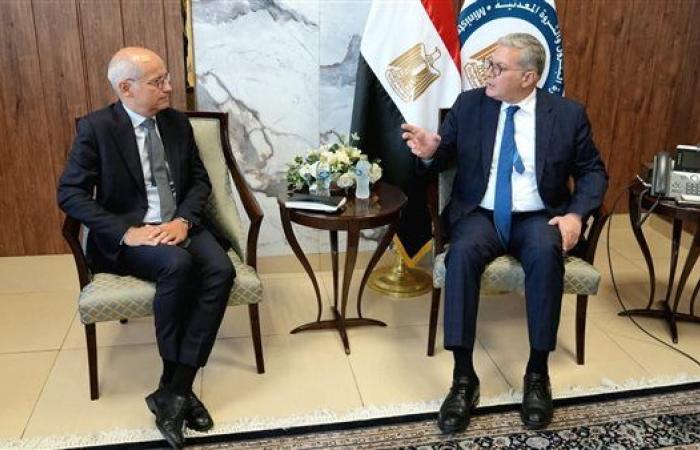 وزير البترول يبحث مع توتال إنرجيز الفرنسية فرص الاستثمار وتعزيز التعاون في شرق المتوسط