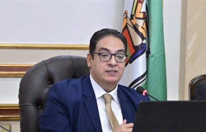 رئيس جامعة القاهرة يتلقى تقريرا عن مؤشرات الأداء بمستشفيات قصر العيني