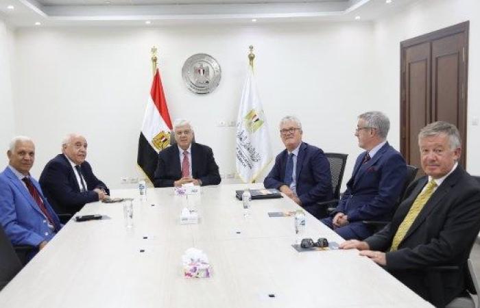 جامعة المستقبل في مصر تجدد توقيع بروتوكول تعاون مع جامعة كورك الأيرلندية بحضور وزير التعليم العالي