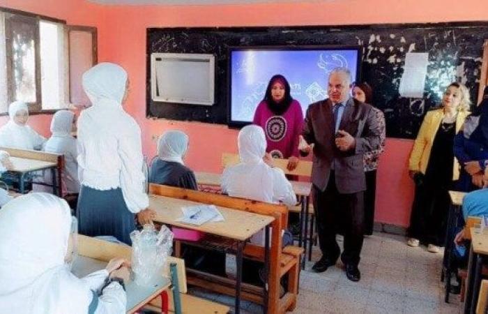 مدير وزارة التعليم بالفيوم يتابع انضباط المدارس ويشيد بـ «البكالوريا المصرية»