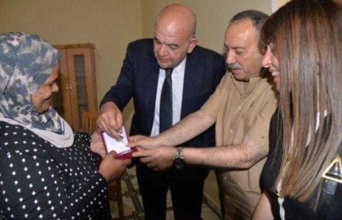 محافظ أسيوط يسلم 60 منزلاً مؤهلاً و27 رأس ماشية للأسر الأولى بالرعاية بديروط