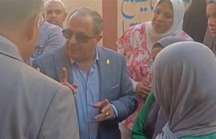 بعد ضبط طالبات خارج المدرسة.. محافظ بورسعيد يحيل مديرة مدرسة للتحقيق أمام النيابة