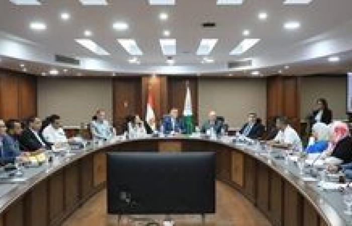محافظ الجيزة يعقد اللقاء الأسبوعي لبحث شكاوى المواطنين بمركز منشأة القناطر وحي الدقي