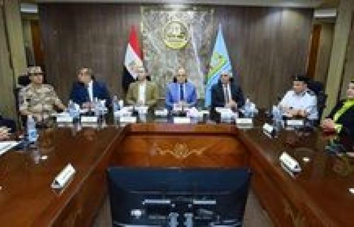 محافظ كفر الشيخ يتابع موقف منظومة الرصد اليومي للمتغيرات المكانية