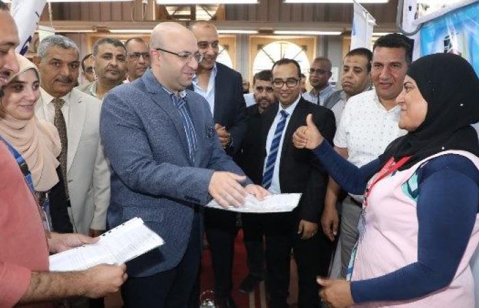 محافظ بني سويف يُدشّن أول وحدة إنتاجية من الصُمّ والبُكم داخل مصنع الشركة السويسرية