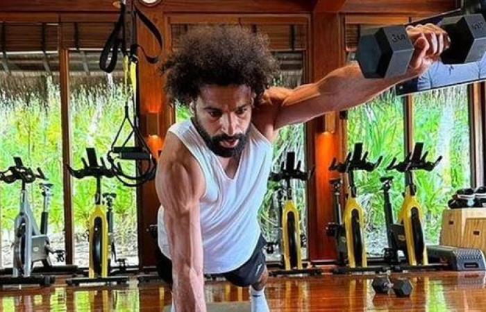 محمد صلاح يتحدث عن برنامجه الرياضي المنزلي: مران يومي ٤٠ دقيقة وساونا قبل العشاء