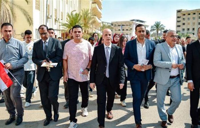 وسط أجواء من الفرحة والبهجة.. رئيس جامعة بني سويف يشهد مراسم تحية العلم ضمن احتفالية استقبال العام الجامعي الجديد