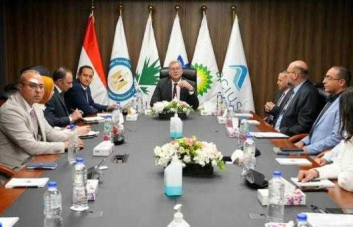 في زيارة مفاجئة لمقر الشركة.. وزير البترول يتابع تطور إنتاج حقول الفرعونية ببورسعيد