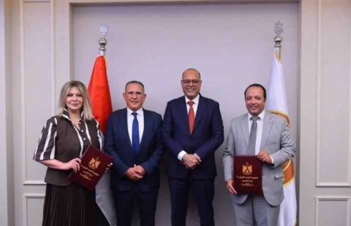 وزير العمل يشهد توقيع بروتوكول تعاون مع الاتحاد المصري للغرف السياحية