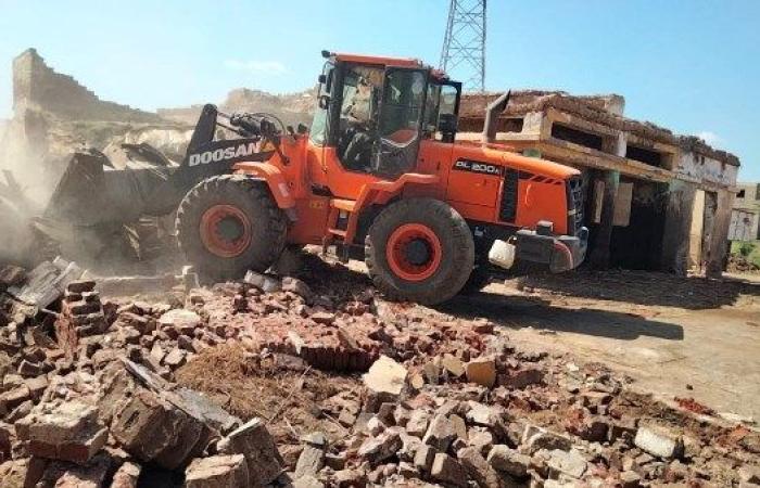 إزالة 1069حالة ضمن  المرحلة الثانية من حملات الموجة الــ 27 لإزالة التعديات ببني سويف