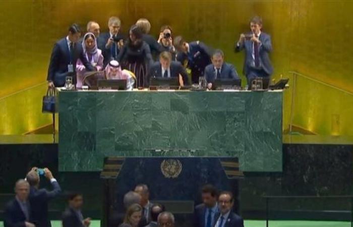 طهران وموسكو توقعان اتفاقية لإنشاء أربع محطات نووية في إيران