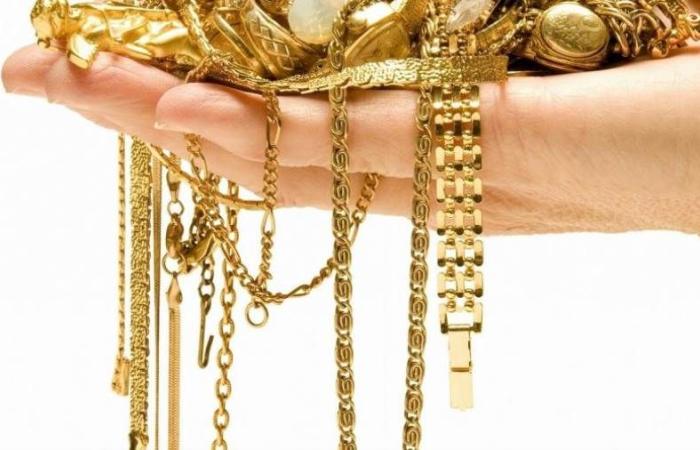 مش 600 جرام .. كبير الأثاريين يعلن مفاجأة عن الأسورة الملكية