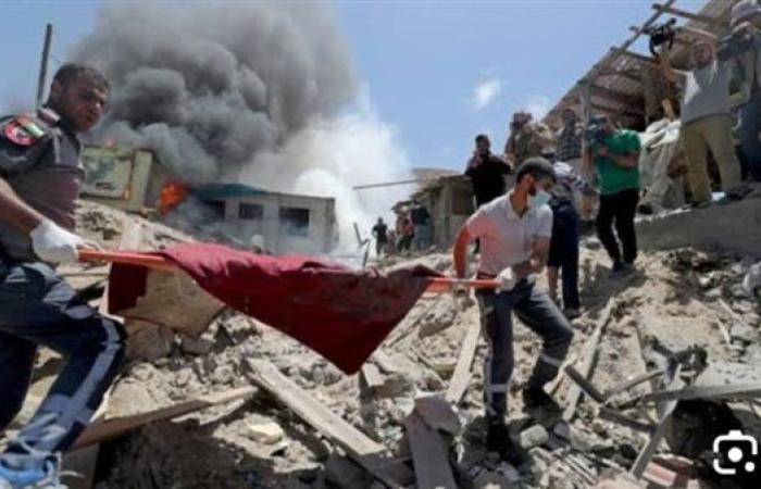 الاحتلال يستهدف منزلاً يؤوي نازحين في غزة