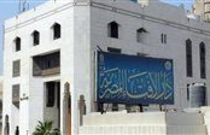 ما حكم إرسال اليدين في الصلاة؟.. دار الإفتاء تجيب